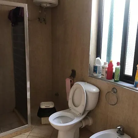 - Vatra E Lagjes By Payman Club Δωμάτια σε οικογενειακή κατοικία *