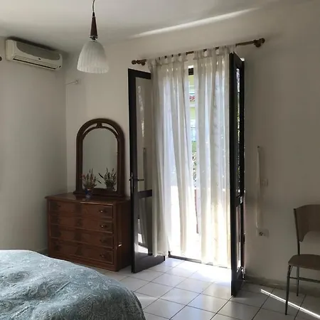 Tirana City Rooms ホームステイ ティラナ