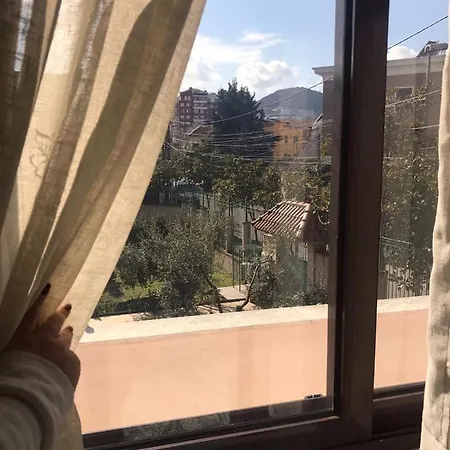 ホームステイ Tirana City Rooms *