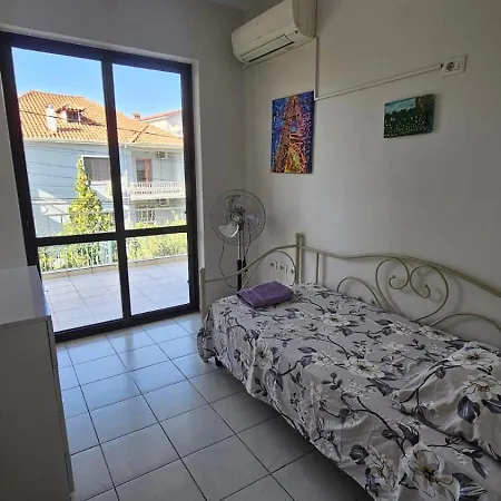 Tirana City Rooms ティラナ